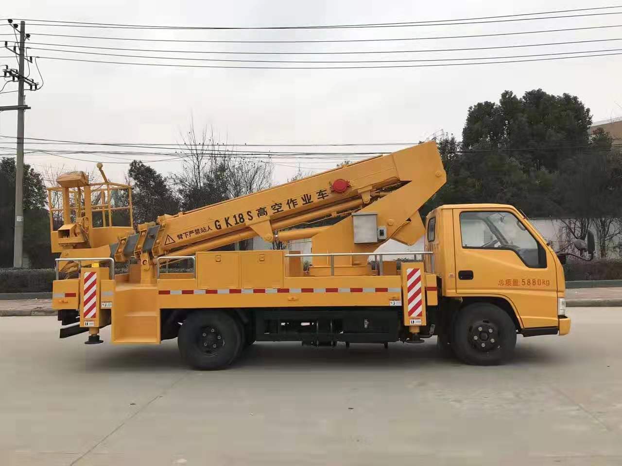 918博天堂江铃18米高空作业车侧面图