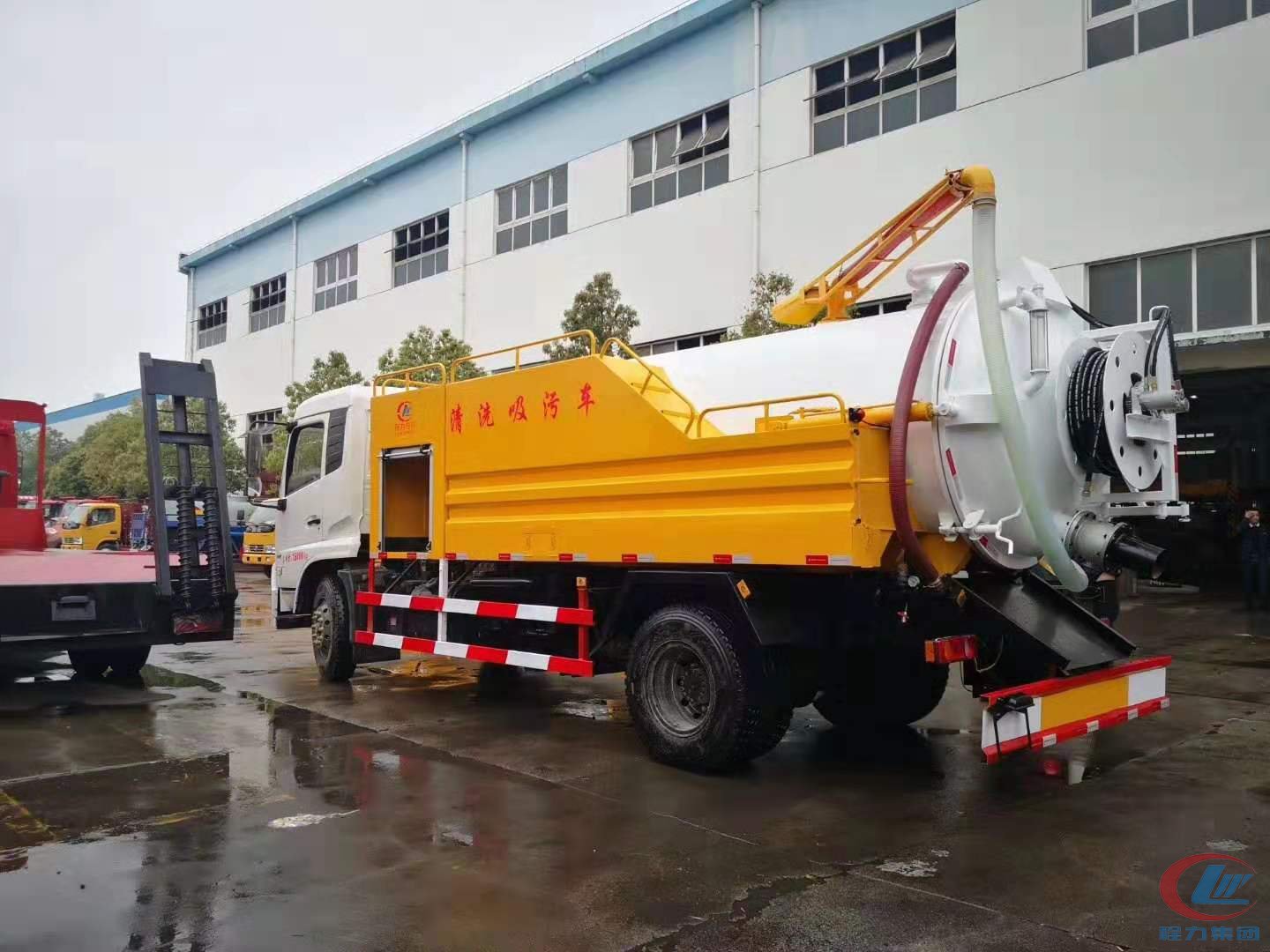 东风天锦清洗吸污车(颜色 工程黄+白色)