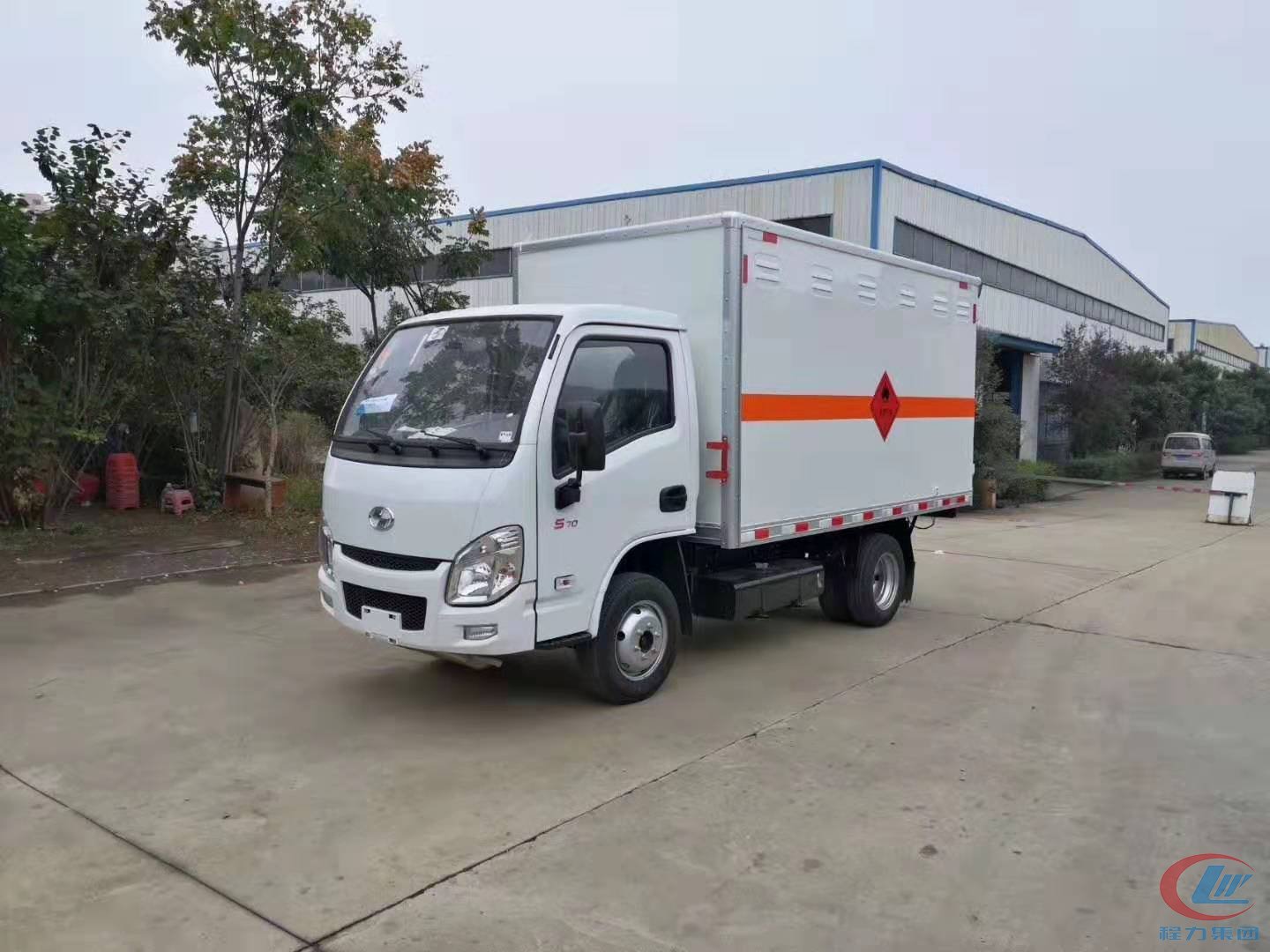 918博天堂集团跃进小福星易燃气体厢式运输车正面图
