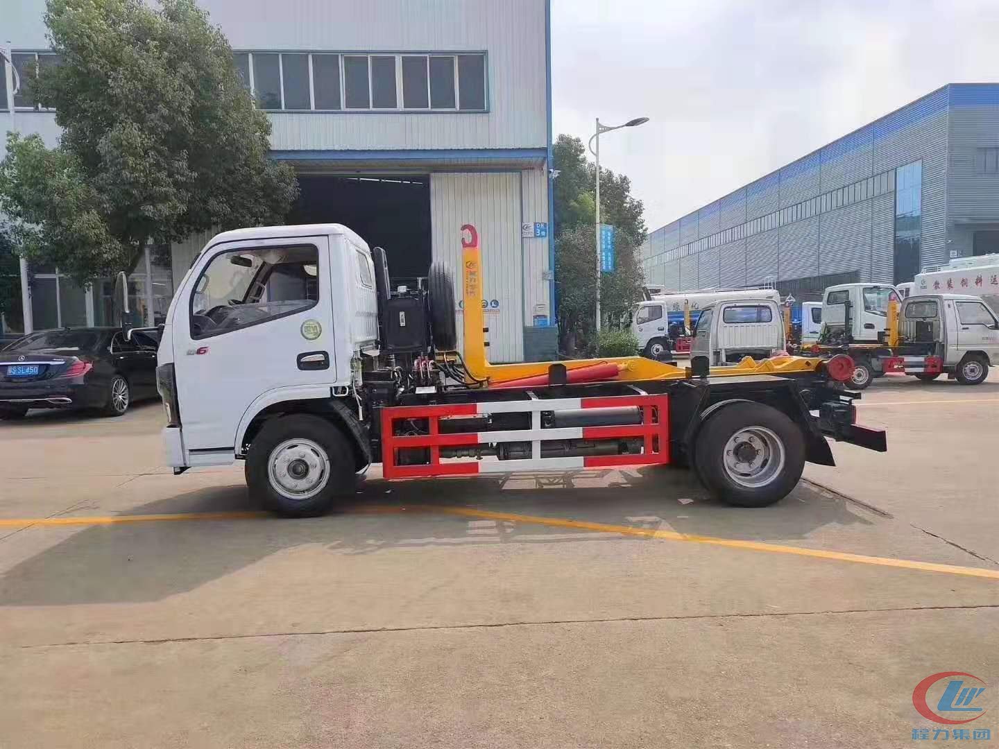 D6勾臂垃圾车